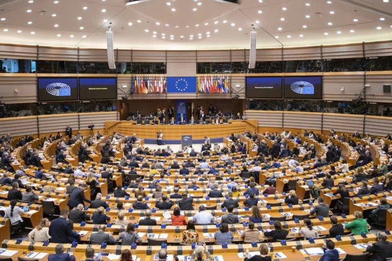 Read more about the article Parlament billigt Sieben-Jahres-Haushalt 2021-2027 der EU