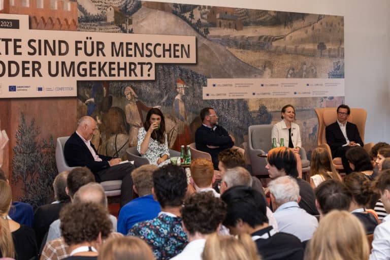 Mehr über den Artikel erfahren Markets For People – Salzburg/Märkte sind für Menschen da – oder umgekehrt?/Eindrucksvolle Debatte Schloss Leopoldskron/ED Land Salzburg/23.6.23