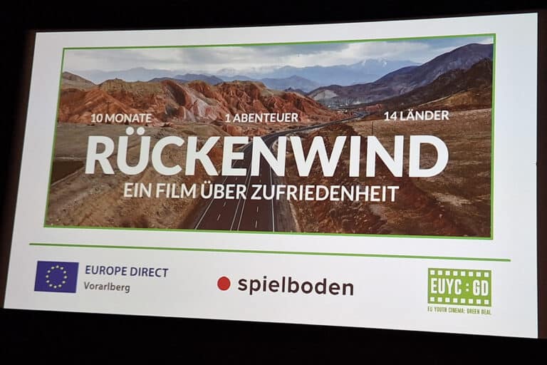Kinoleinwand mit Filmtitel
